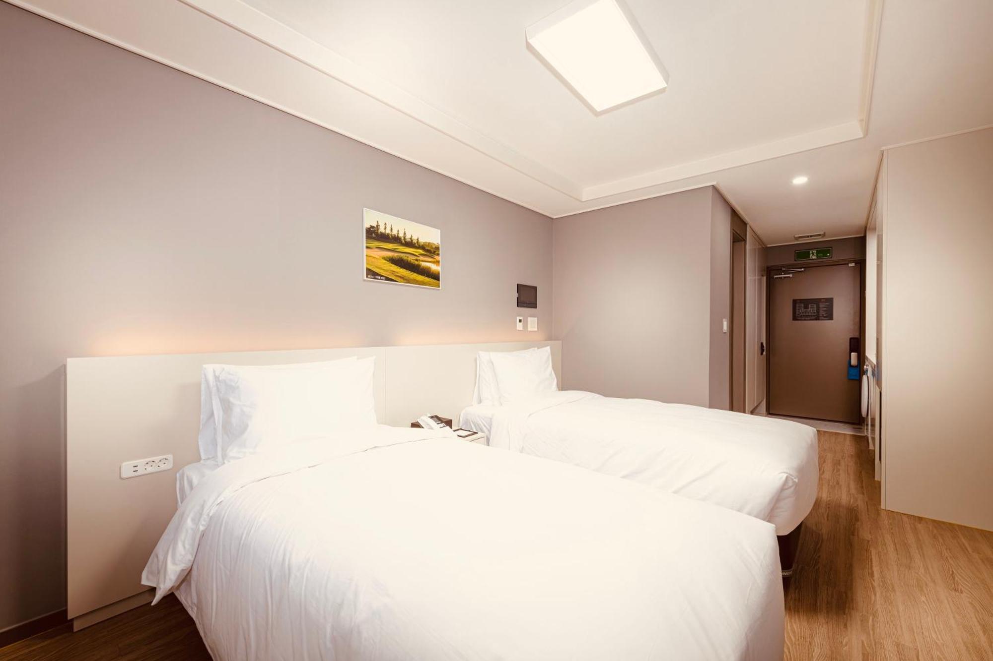 Sollago Myeongdong & 4*
